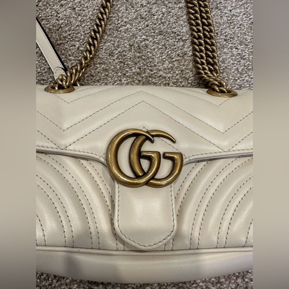 Authentic Gucci Small Marmont Bag in White Leather - Picture 2 of 6